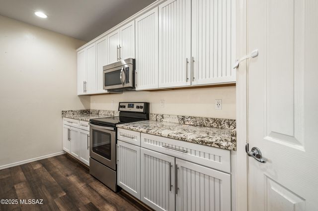 9469 S Crowley Brothers Drive, Tucson, AZ 85747