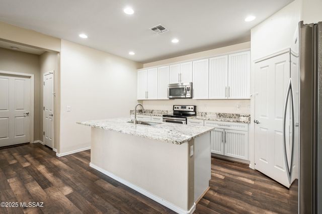 9469 S Crowley Brothers Drive, Tucson, AZ 85747