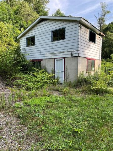 138 Friendship Rd, Big Beaver, PA 15010