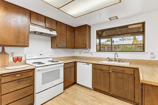 6120 Glenhurst Way, Citrus Heights, CA 95621