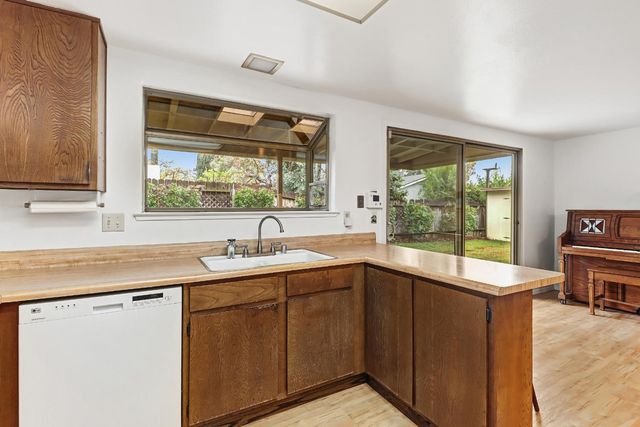 6120 Glenhurst Way, Citrus Heights, CA 95621