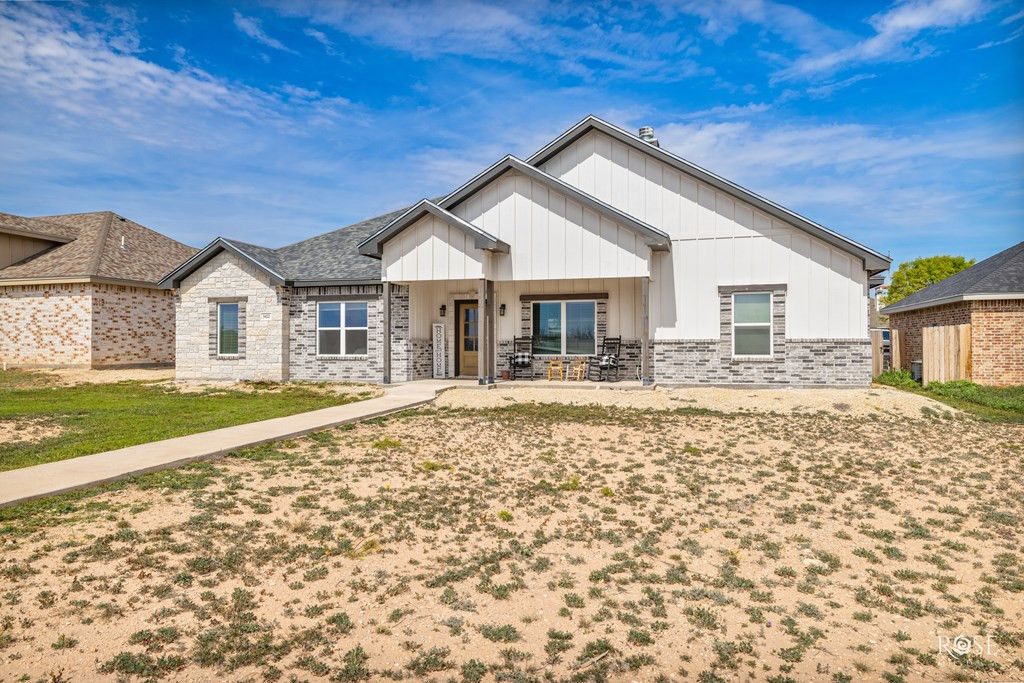 Image 3 of property listing at 3422 Twin Mountain Drive, San Angelo, TX 76904