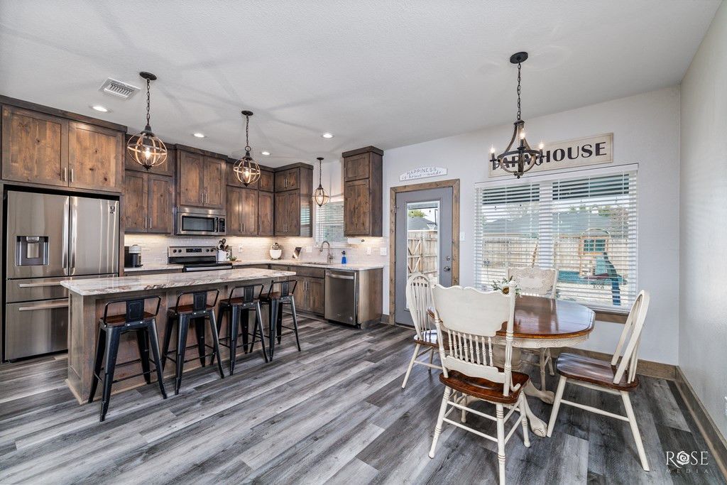 Image 8 of property listing at 3422 Twin Mountain Drive, San Angelo, TX 76904