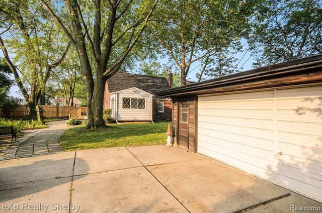 20703 Fleetwood Drive, Harper Woods, MI 48225