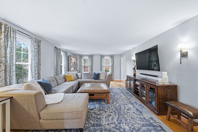 3 Sparrow Rd, Norfolk, MA 02056