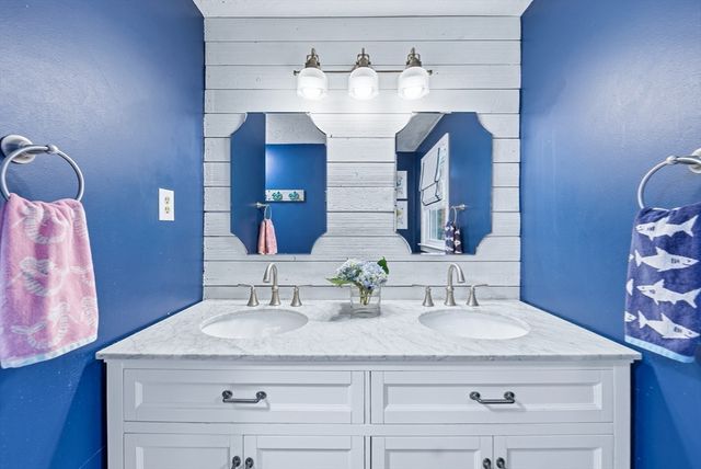 3 Sparrow Rd, Norfolk, MA 02056