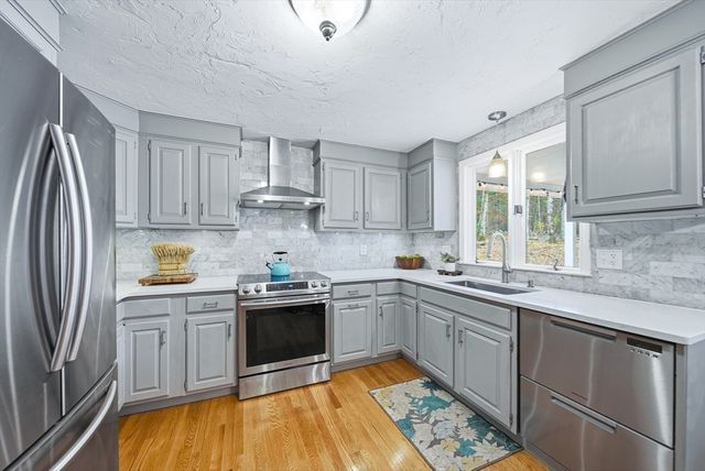 3 Sparrow Rd, Norfolk, MA 02056