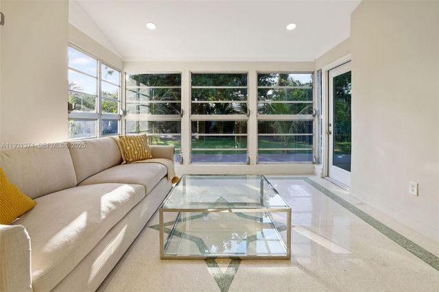 3760 Royal Palm Ave, Miami Beach, FL 33140