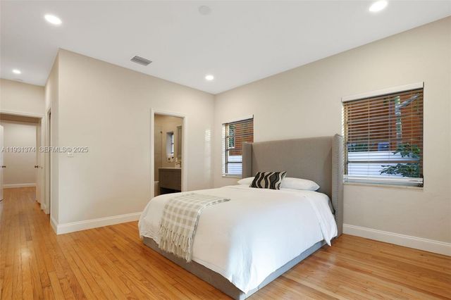 3760 Royal Palm Ave, Miami Beach, FL 33140