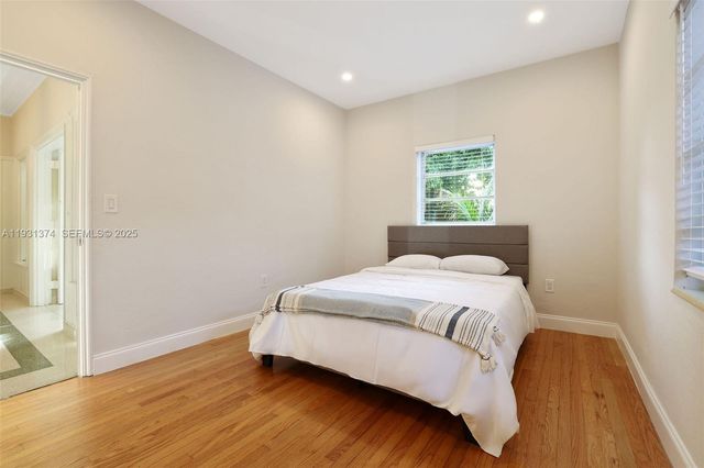 3760 Royal Palm Ave, Miami Beach, FL 33140