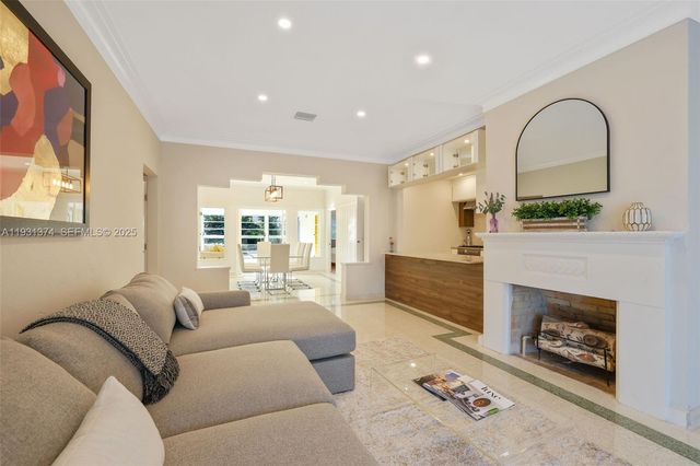 3760 Royal Palm Ave, Miami Beach, FL 33140