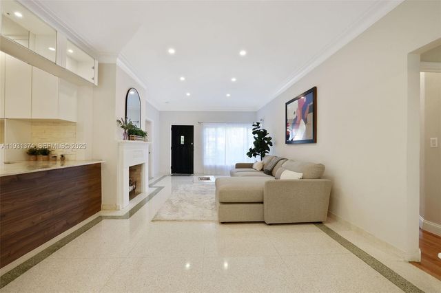 3760 Royal Palm Ave, Miami Beach, FL 33140