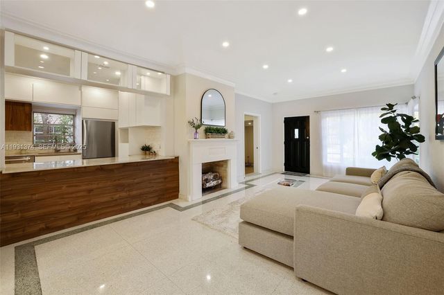 3760 Royal Palm Ave, Miami Beach, FL 33140