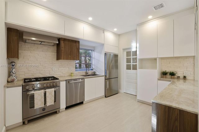 3760 Royal Palm Ave, Miami Beach, FL 33140