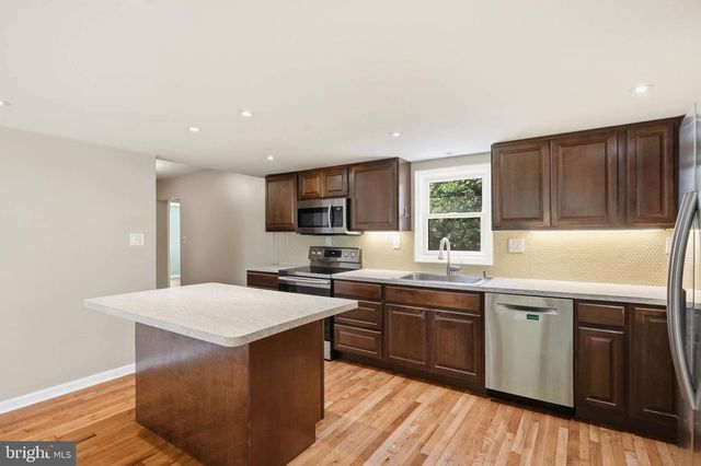 6713 BOXWOOD DR, Morningside, MD 20746