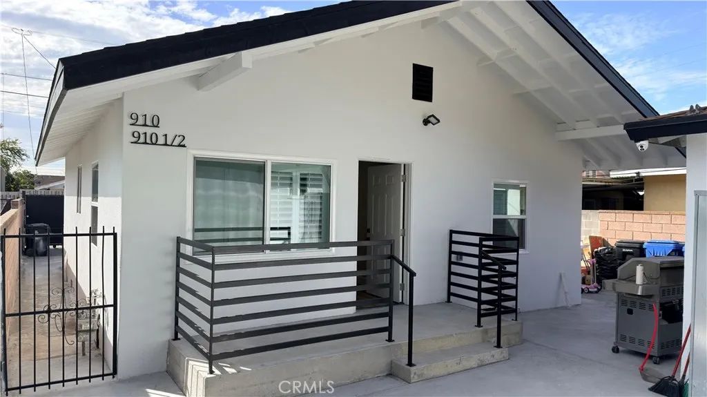 910 E 77th, Los Angeles, CA 90001