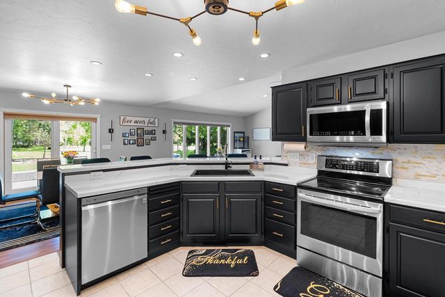 2949 PACKERLAND DRIVE, Green Bay, WI 54313