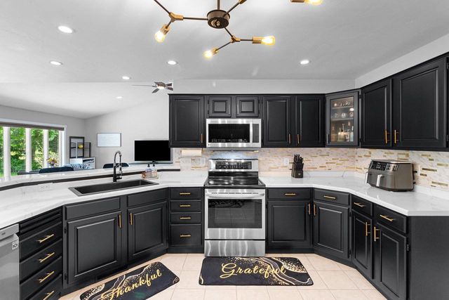 2949 PACKERLAND DRIVE, Green Bay, WI 54313