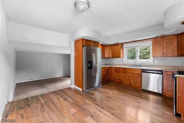 87 Pompton Ave, Woodland Park, NJ 07424