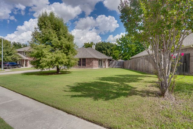 304 Mary Kay Court, Burleson, TX 76028