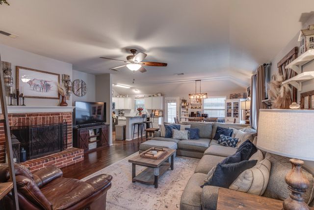 304 Mary Kay Court, Burleson, TX 76028
