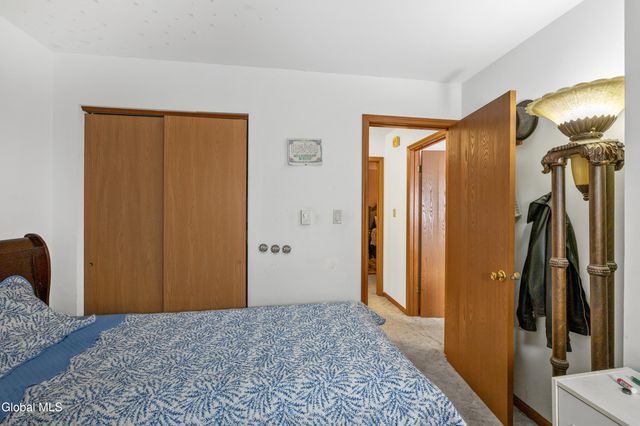 756 Hampshire Seat, Schenectady, NY 12309