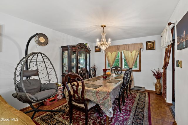 756 Hampshire Seat, Schenectady, NY 12309