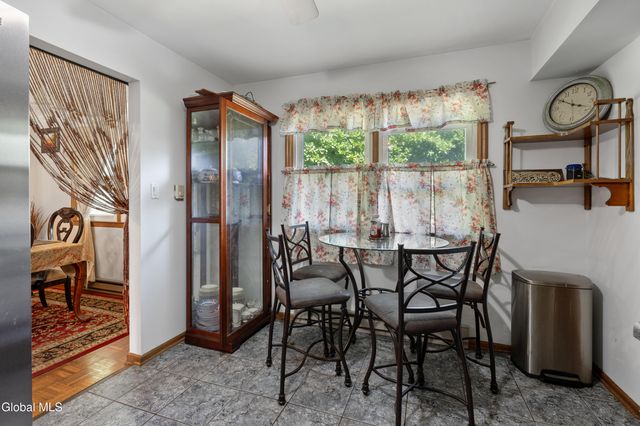 756 Hampshire Seat, Schenectady, NY 12309