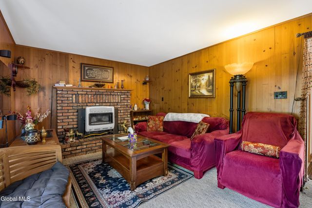 756 Hampshire Seat, Schenectady, NY 12309