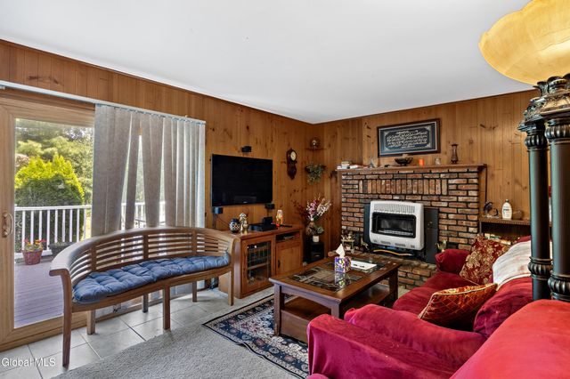 756 Hampshire Seat, Schenectady, NY 12309