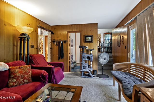 756 Hampshire Seat, Schenectady, NY 12309