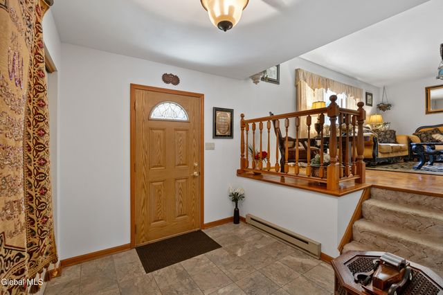 756 Hampshire Seat, Schenectady, NY 12309