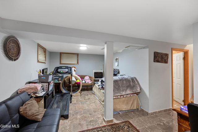 756 Hampshire Seat, Schenectady, NY 12309