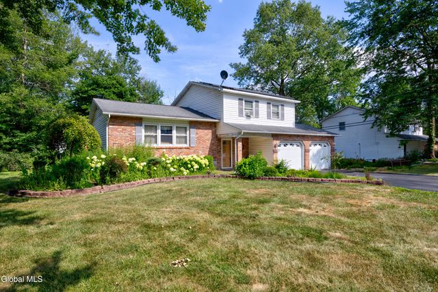 756 Hampshire Seat, Schenectady, NY 12309