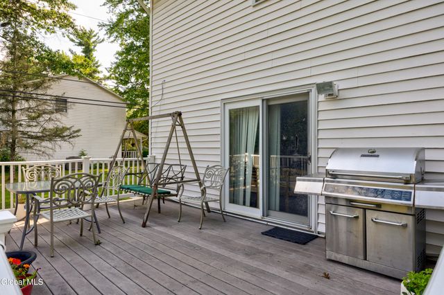 756 Hampshire Seat, Schenectady, NY 12309