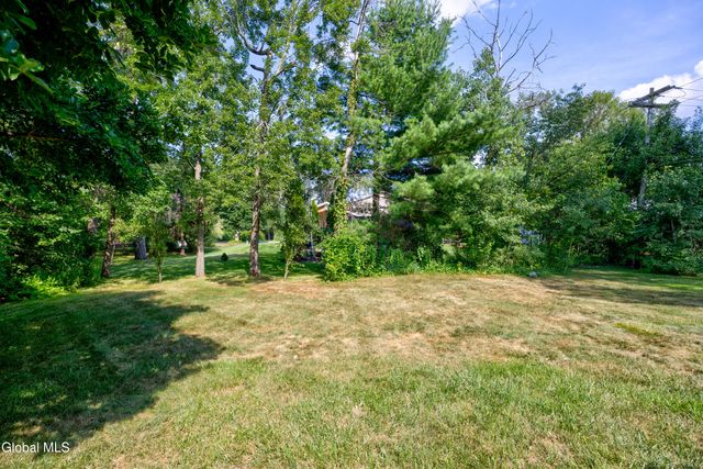 756 Hampshire Seat, Schenectady, NY 12309