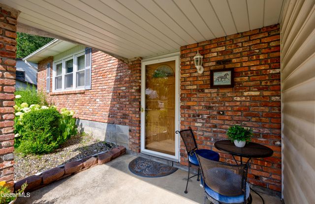 756 Hampshire Seat, Schenectady, NY 12309