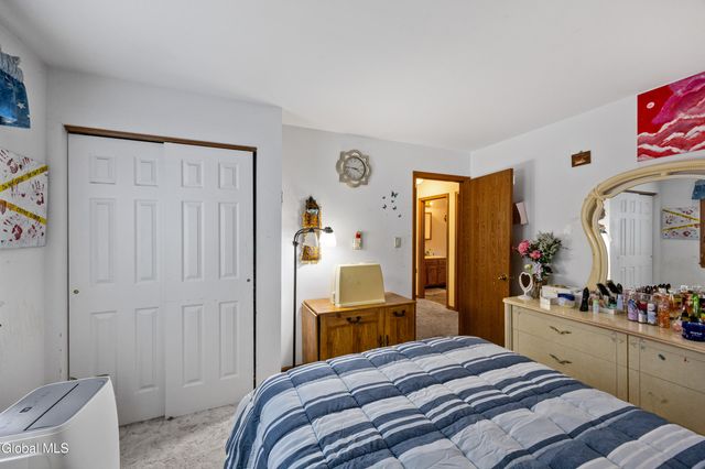 756 Hampshire Seat, Schenectady, NY 12309