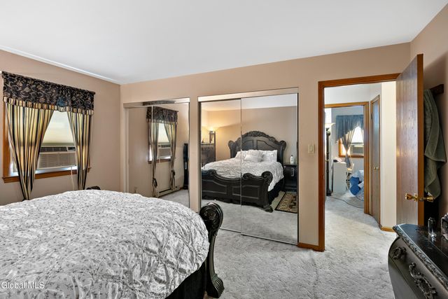 756 Hampshire Seat, Schenectady, NY 12309