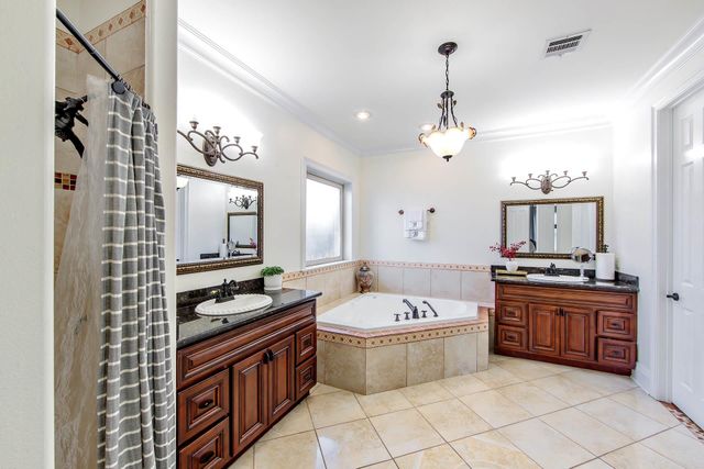 310 Lakewood Dr, Houma, LA 70360