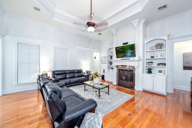 310 Lakewood Dr, Houma, LA 70360