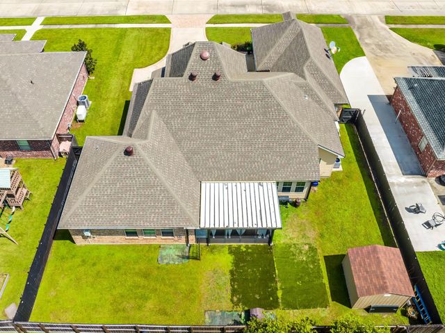 310 Lakewood Dr, Houma, LA 70360