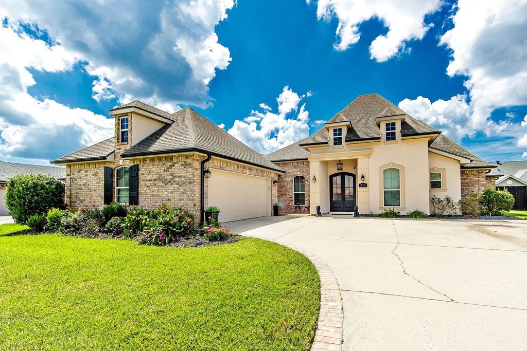 310 Lakewood Dr, Houma, LA 70360