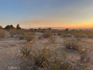 20 Old Mine, Apple Valley, CA 92307