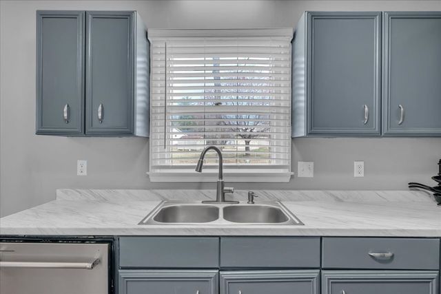 2242 Delay Dr, Lascassas, TN 37085