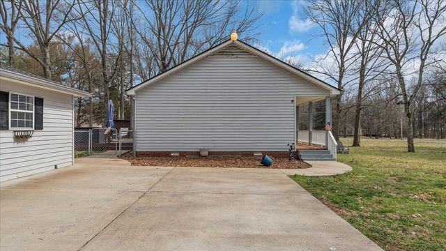 2242 Delay Dr, Lascassas, TN 37085
