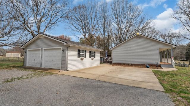 2242 Delay Dr, Lascassas, TN 37085