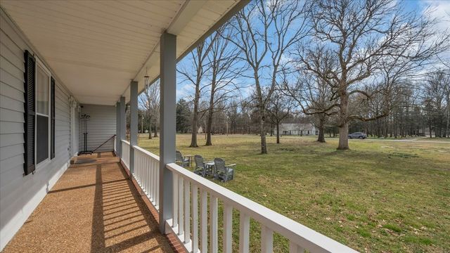 2242 Delay Dr, Lascassas, TN 37085