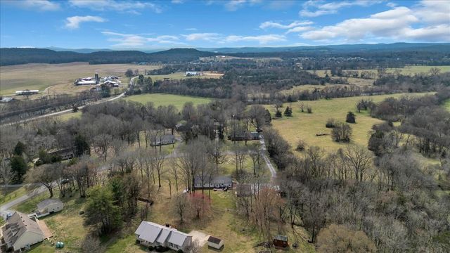 2242 Delay Dr, Lascassas, TN 37085