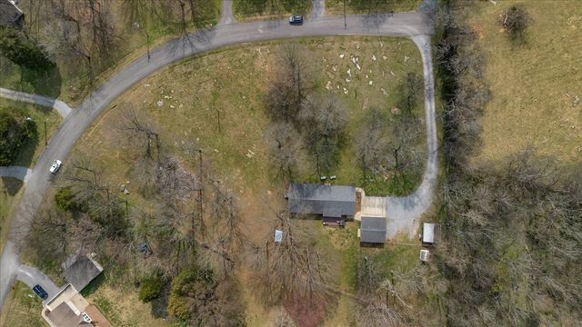 2242 Delay Dr, Lascassas, TN 37085